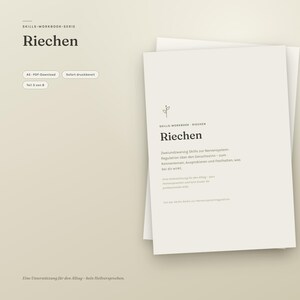 Op de afbeelding: Een digitaal werkboek getiteld Riechen uit de Skills-Workbook-Serie. Het document heeft een minimalistisch ontwerp met een klein plantpictogram en Duitse tekst die tweeëntwintig vaardigheden voor zenuwstelselregulatie beschrijft.