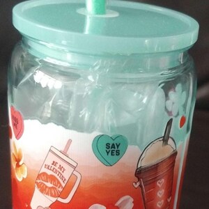 1 vaso de plástico con puntada personalizada y pajita imagen 2