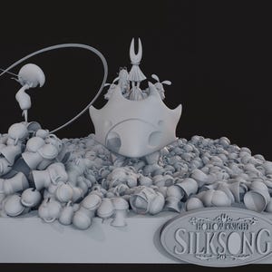 Op de afbeelding: Een grijswaarden sculptuur met personages uit Hollow Knight: Silksong. Het centrale element is een groot, gestileerd masker met een kroon, omringd door kleinere figuren en een stapel objecten. De basis bevat het Silksong-logo.