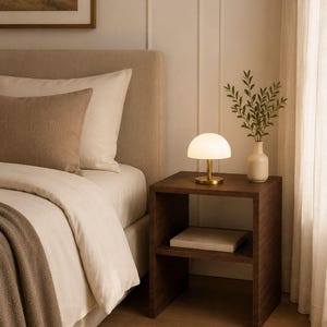 Modern nachtkastje met open plank, minimalistisch nachtkastje, klein bijzettafeltje, opbergkast slaapkamer, handgemaakte meubels