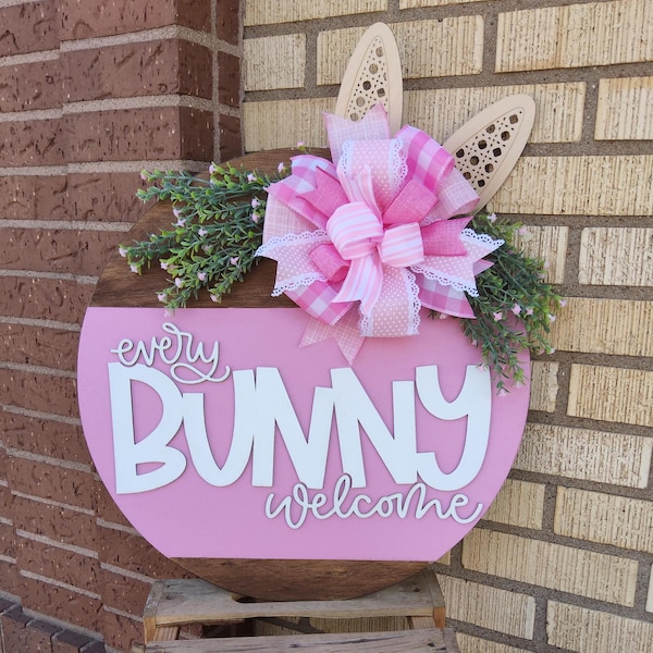 Colgante de puerta de bienvenida de conejo de Pascua hecho a mano: Corona floral rosa