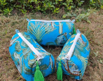 Juego de 3 bolsas de cosméticos acolchadas con diseño floral, bolsa de maquillaje de algodón hecha a mano
