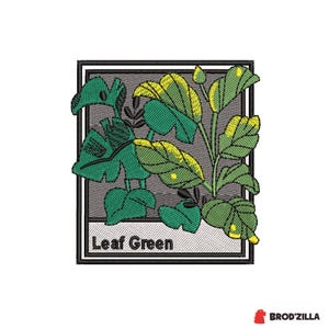 Peut inclure: Écusson brodé avec un motif botanique de feuilles vertes et jaunes. Les feuilles sont disposées sur un fond gris à l'intérieur d'un cadre carré noir. Le texte "Leaf Green" est affiché en bas.