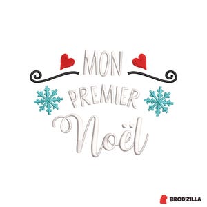 Peut inclure: Motif brodé blanc avec le texte "MON PREMIER Noël" en écriture cursive. Le motif comprend des cœurs rouges, des flocons de neige turquoise et des volutes noires. Le logo "BROD'ZILLA" est en bas à droite.