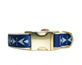 Royal blue adjustable 1" wide dog collar: Size XLarge Arrowhead Print