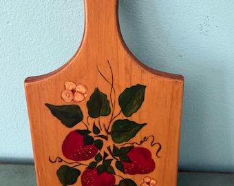 Tabla de cortar de madera vintage pintada a mano con fresas