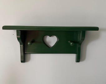 Vintage Grünes Holz Regal mit Herz Ausschnitt und 2 Heringen