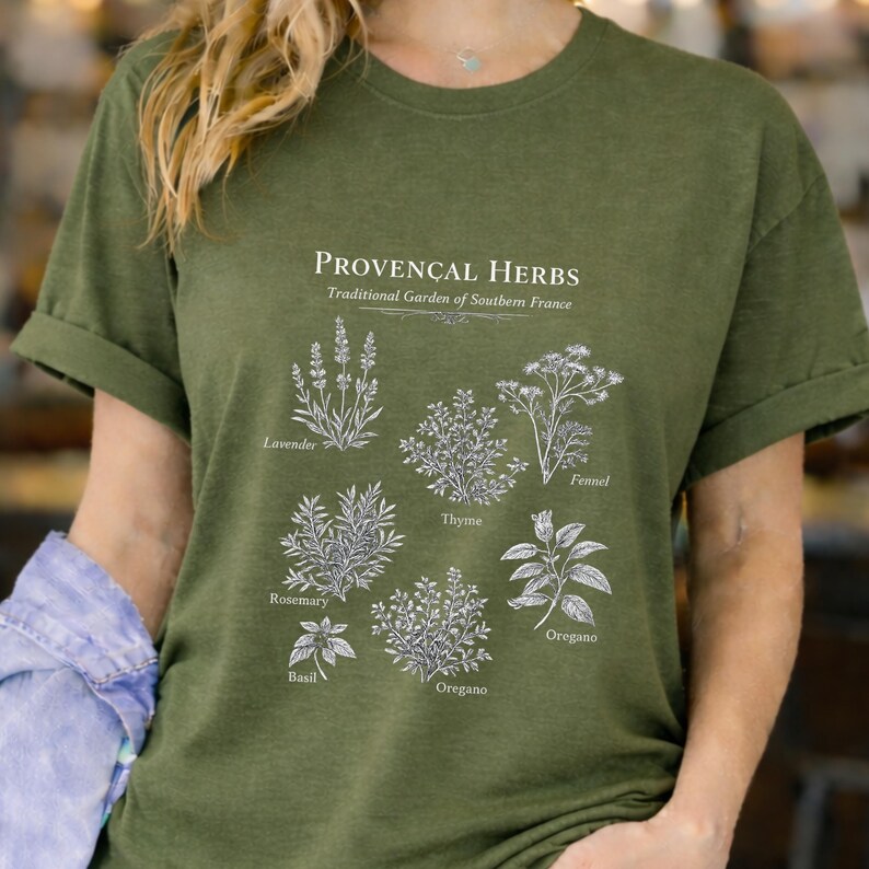 Camiseta com estampa de ervas provençais, camiseta botânica com ervas, camiseta estilo cottagecore francês, camiseta minimalista natural, camiseta Comfort Colors imagem 5