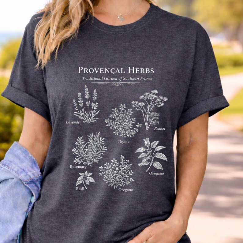 Camiseta com estampa de ervas provençais, camiseta botânica com ervas, camiseta estilo cottagecore francês, camiseta minimalista natural, camiseta Comfort Colors imagem 11