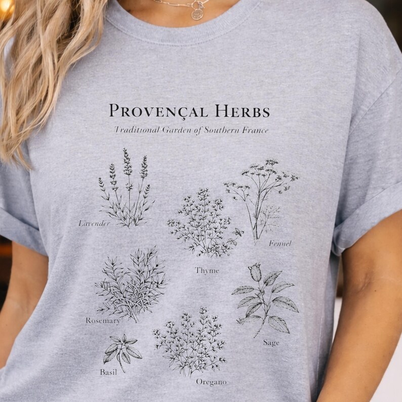 Camiseta com estampa de ervas provençais, camiseta botânica com ervas, camiseta estilo cottagecore francês, camiseta minimalista natural, camiseta Comfort Colors imagem 6