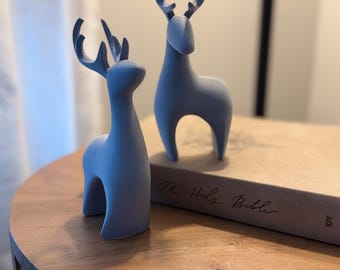 Modern Deer Christmas Figurine Set – Minimalist 2-Pc Holiday Home Décor Sculpture