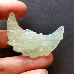 Geschnitzte Rose Ciuyu Jade Anhänger: Grüner Stein Amulett Talisman