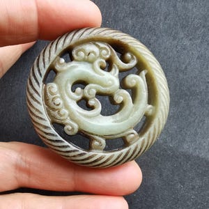 Colgante de jade verde natural tallado con forma de pájaro dragón, jade de doble cara, cuenta de piedra preciosa, amuleto de buena suerte para hacer joyas de collar hechas a mano.