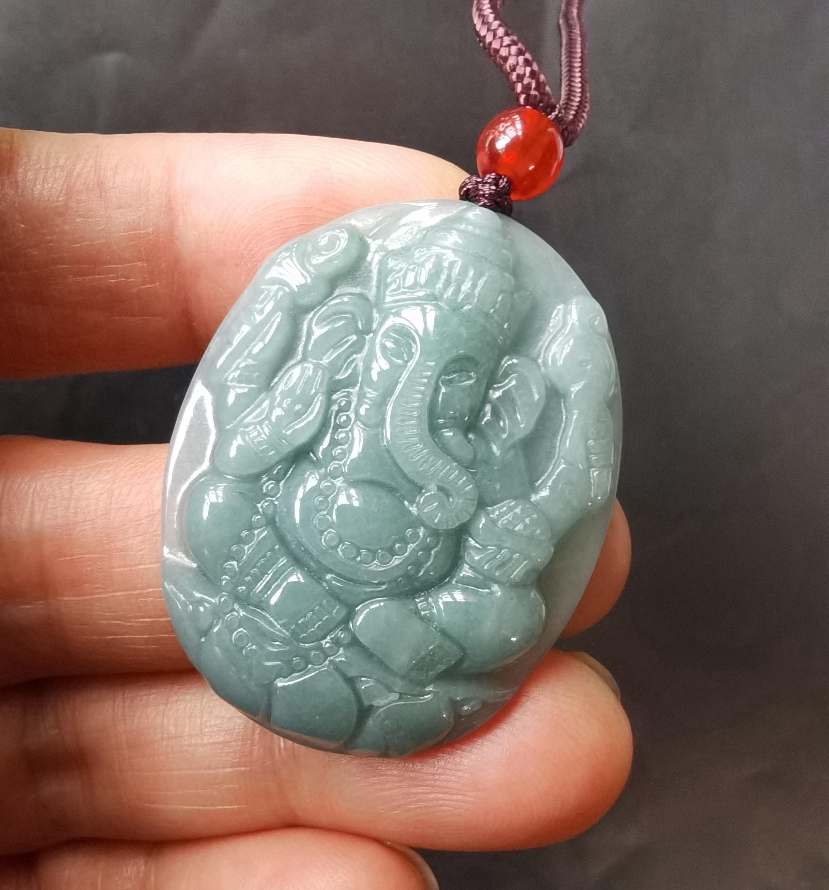 翡翠 象 ペンダント ネックレス 彫刻された翡翠のガネーシャ象ペンダント：グレードAの翡翠のお守り