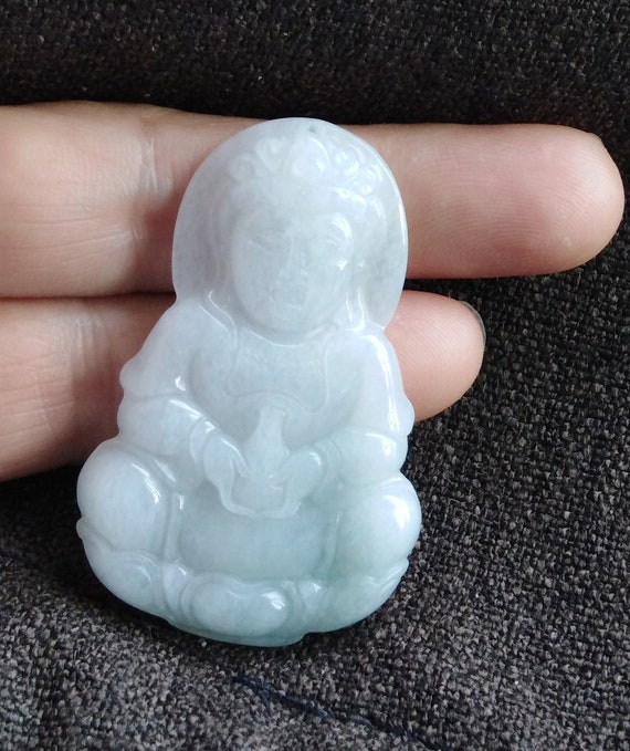 緑色の彫刻玉石 仏像御守り 彫刻された翡翠の仏像ペンダント：緑の宝石のお守り - Etsy 日本