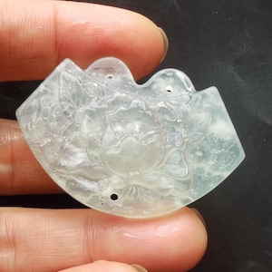 Yiuyu Jade Rose Anhänger: Chinesische Grüne Steinschnitzerei, Amulett Talisman