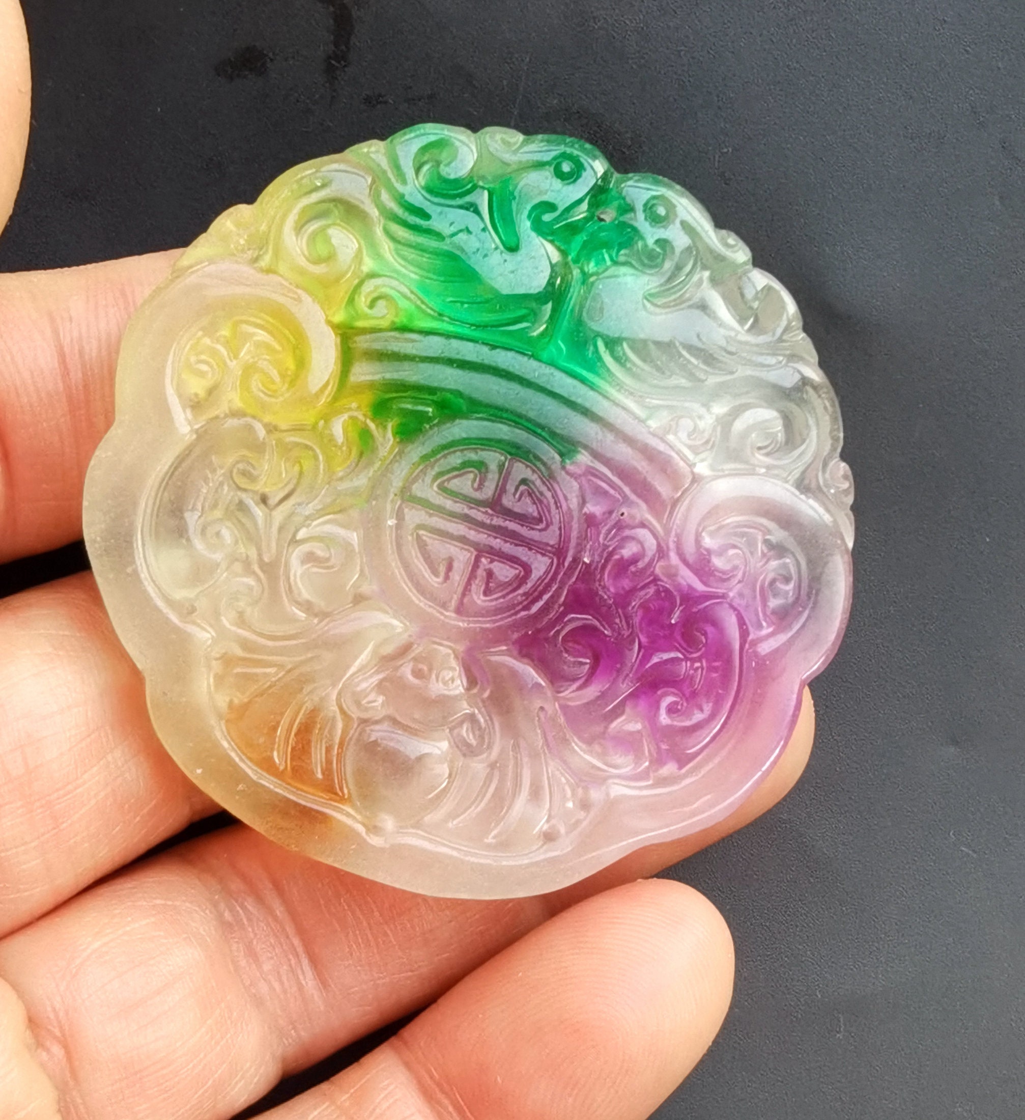 翡翠ペンダント：鳳凰、如意、花、コウモリの彫刻 - Etsy 日本