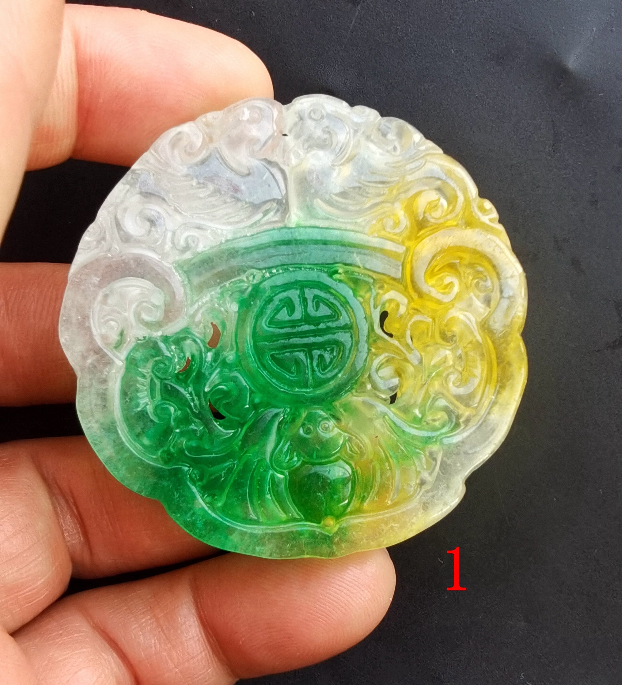 翡翠ペンダント：鳳凰、如意、花、コウモリの彫刻 - Etsy 日本