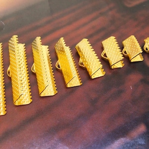 20pcs 50pcs 100pcs 13mm /10mm/8mm/6mm Ribbon Clamps Yellow Gold Filigree Metal Clips Connecters fitting for Leather Bracelet Clamp End Crimp