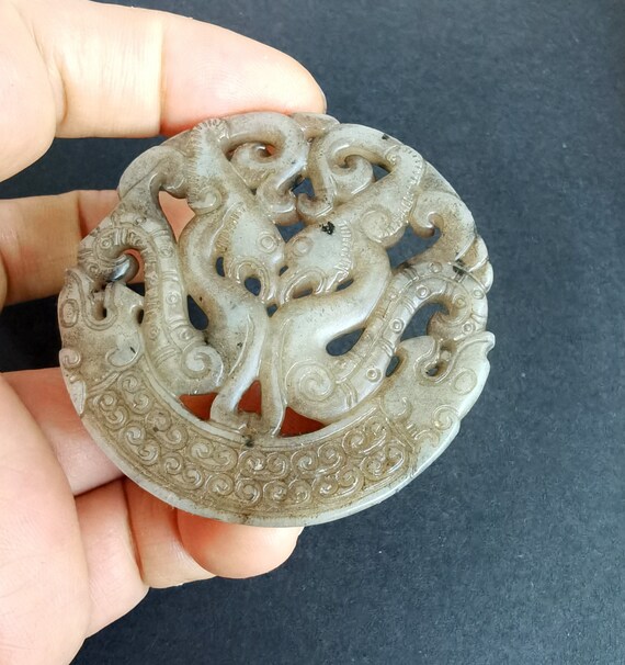 龍鳳凰翡翠ペンダント：彫刻されたお守りネックレスジュエリー - Etsy 日本