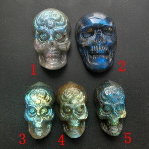 Labradorit Cabochon Carving Skull Blume, blauer Lavendel Feuer Blitz, mit rohem Rücken, Kristall, Unisex Geschenk, Naturstein, Schutzstein