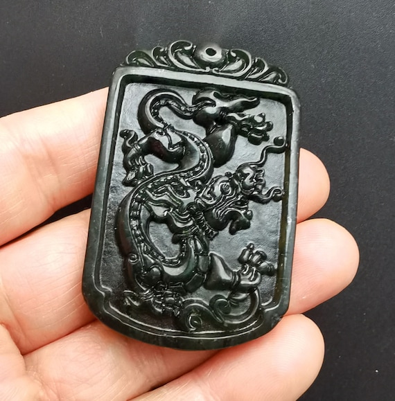 龍翡翠ペンダント：黒緑石のお守り - Etsy 日本