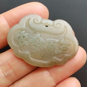 Lock Carving natürlichen grünen Nephrit Jade Stein Anhänger, Wort Jade Perle, Edelstein Perlen, Fit Herstellung handgemachter Schmuck Halskette Anhänger N1