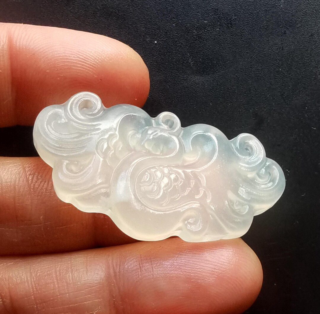 鳳凰鳥翡翠ペンダント：彫刻された宝石のお守り - Etsy 日本