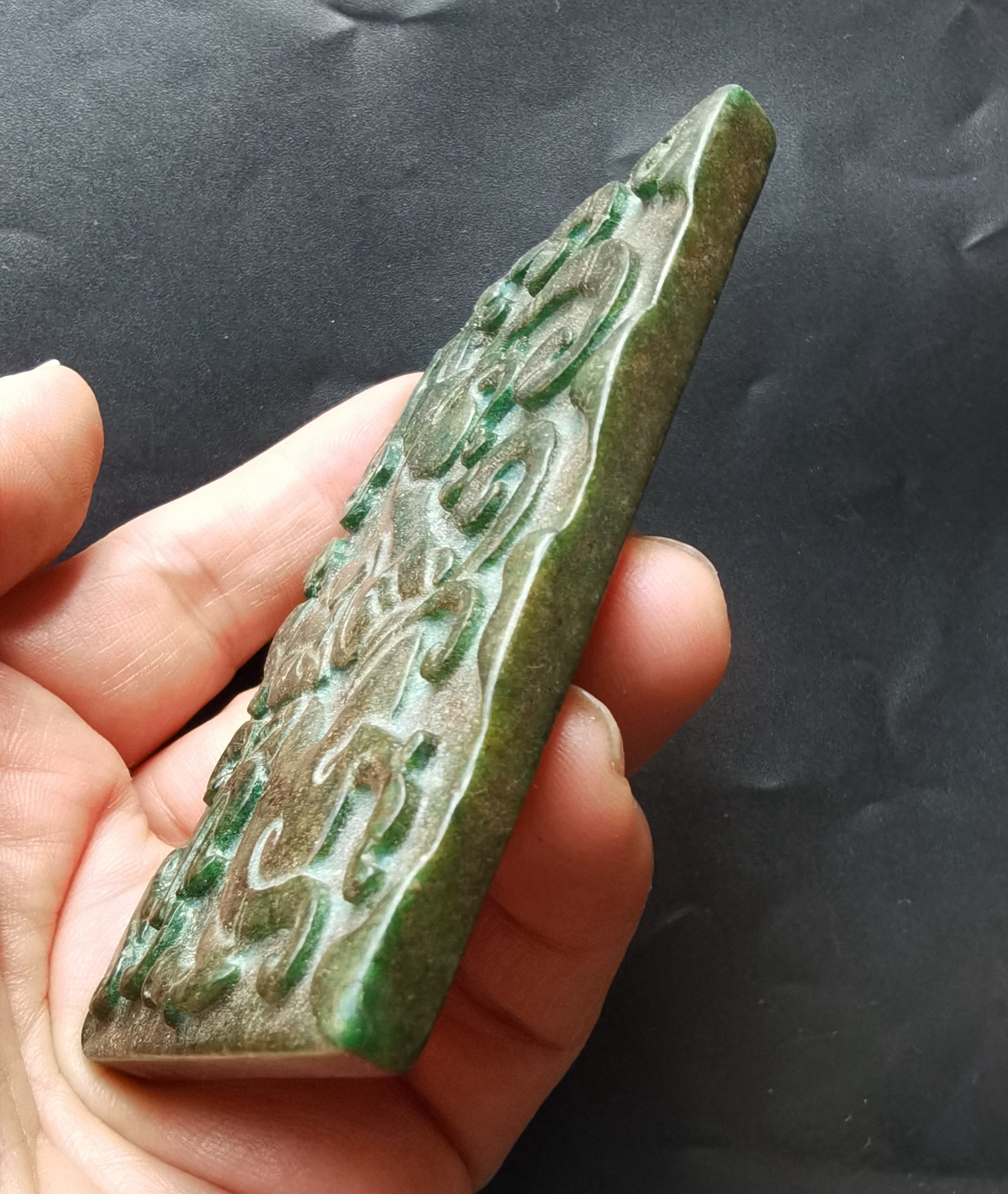 天然本翡翠 龍彫刻ペンダント 緑色お守り 天然良質ひすい本翡翠龍亀精工彫りペンダントネックレス本翡翠