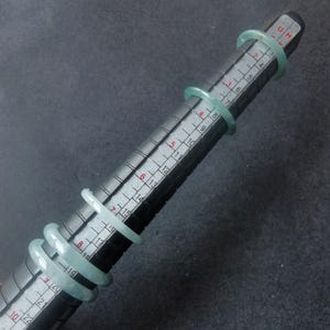 Cirkelringen van blauwe jade, rond glad, klasse A, natuurlijke jadesteen, bandring, dunne ring, damesring amulet, herenringsieraden