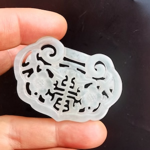 Geschnitzte: Blume, Fledermaus & Vogel Amulett: