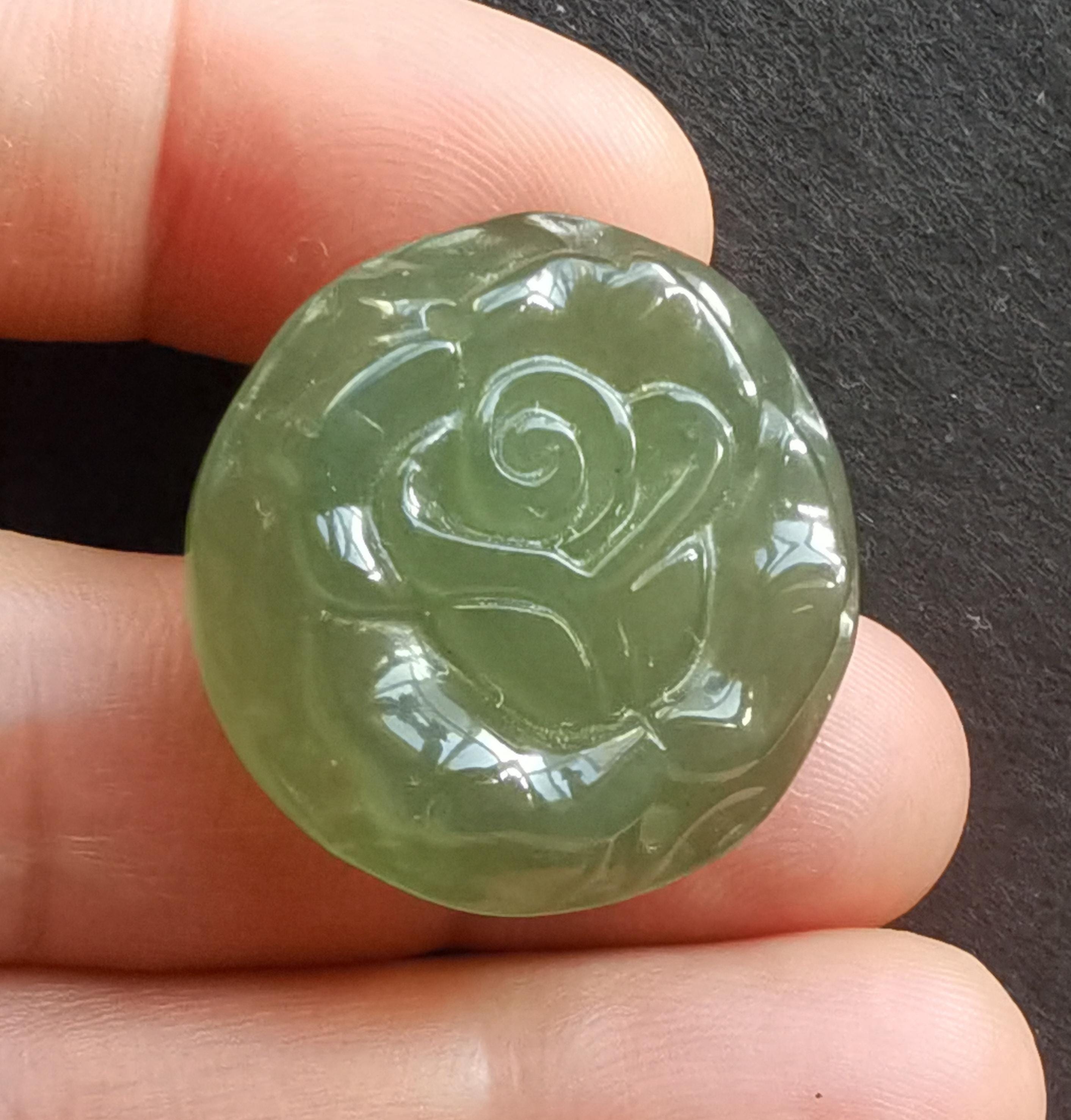 ローズフラワー彫刻天然グリーン翡翠ペンダント、2穴、手作り 