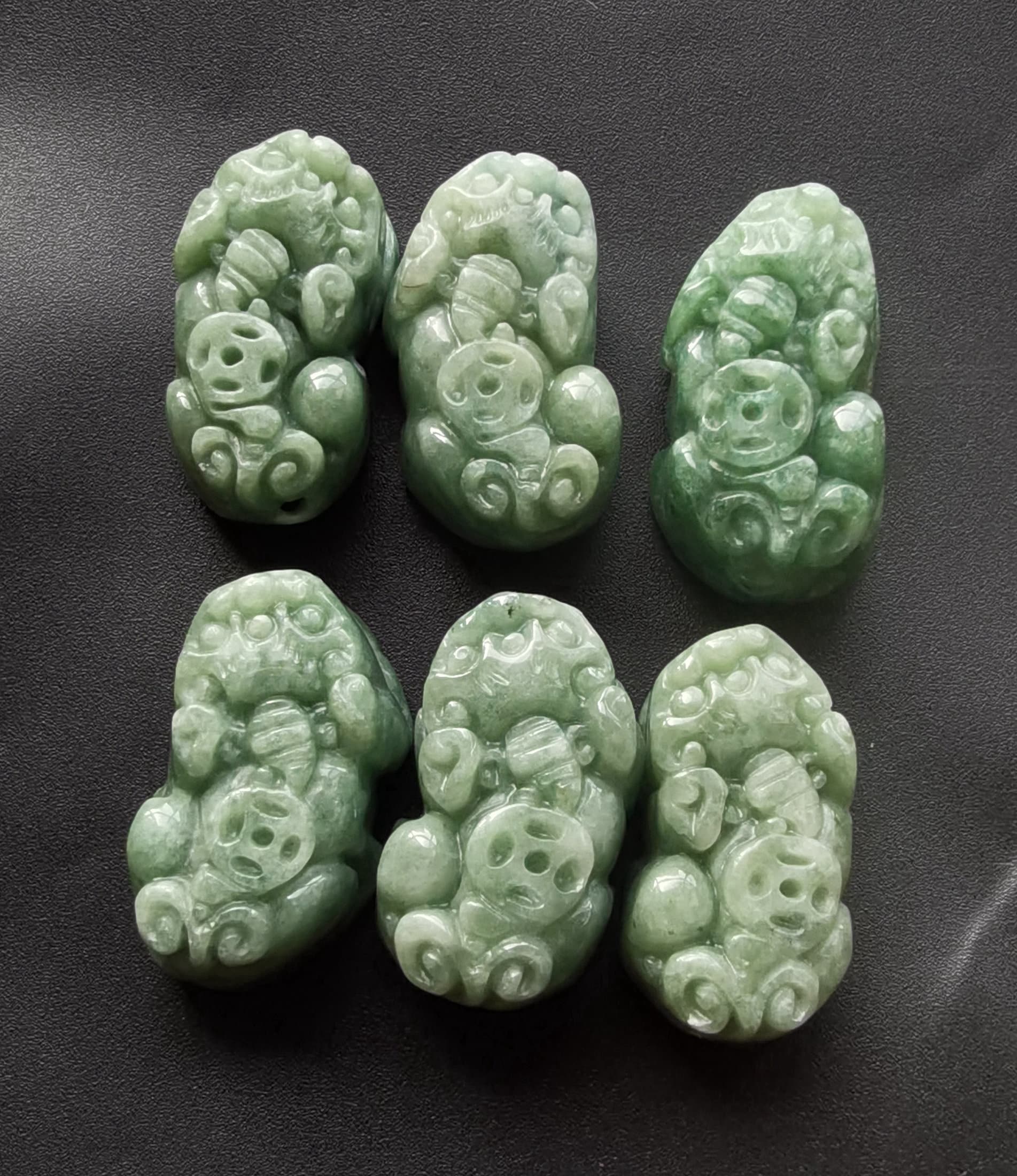 3D geschnitzte grüne Jadeit Pixiu Anhänger: Klasse A Amulett