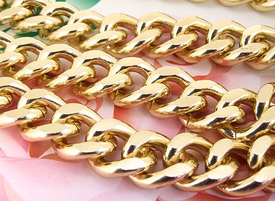ビーズ Long Shiny Loop Cut Twist 19mm-22mm Plated Light Gold