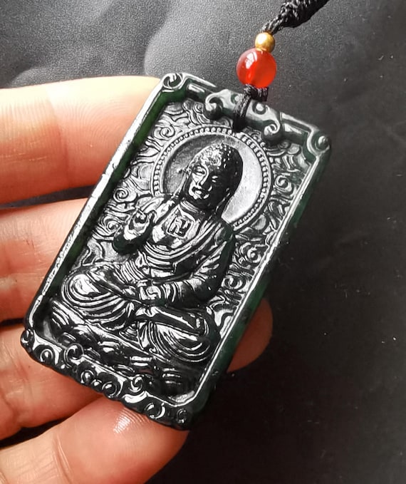 翡翠仏ペンダント：黒緑石のお守りネックレス - Etsy 日本