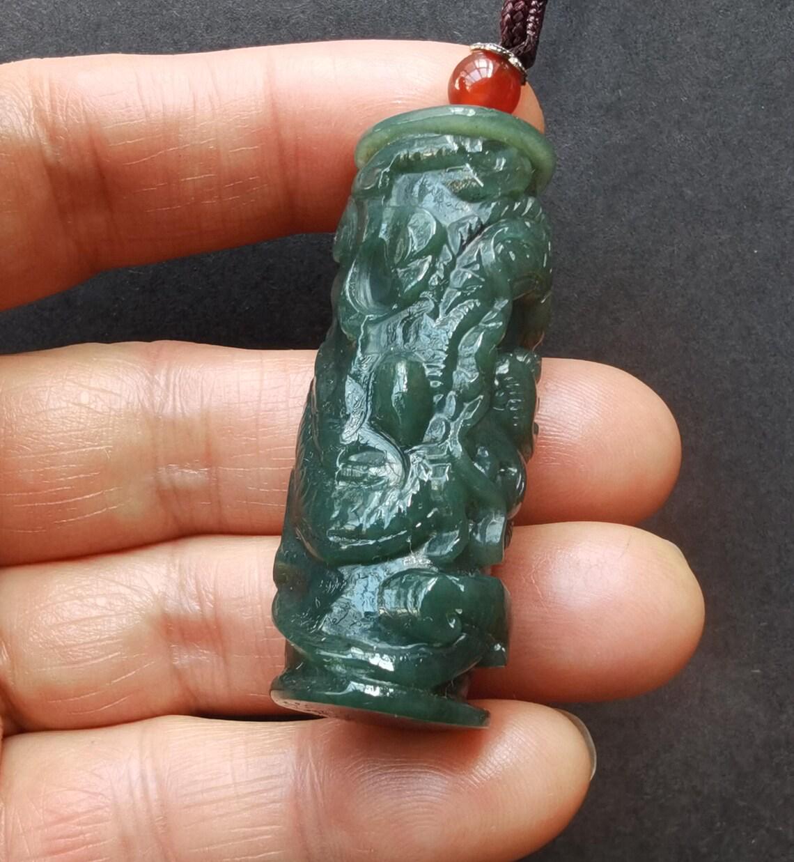 天然本翡翠 龍彫刻ペンダント 緑色お守り 彫刻された龍の翡翠ペンダント：天然の緑石のお守り - Etsy 日本