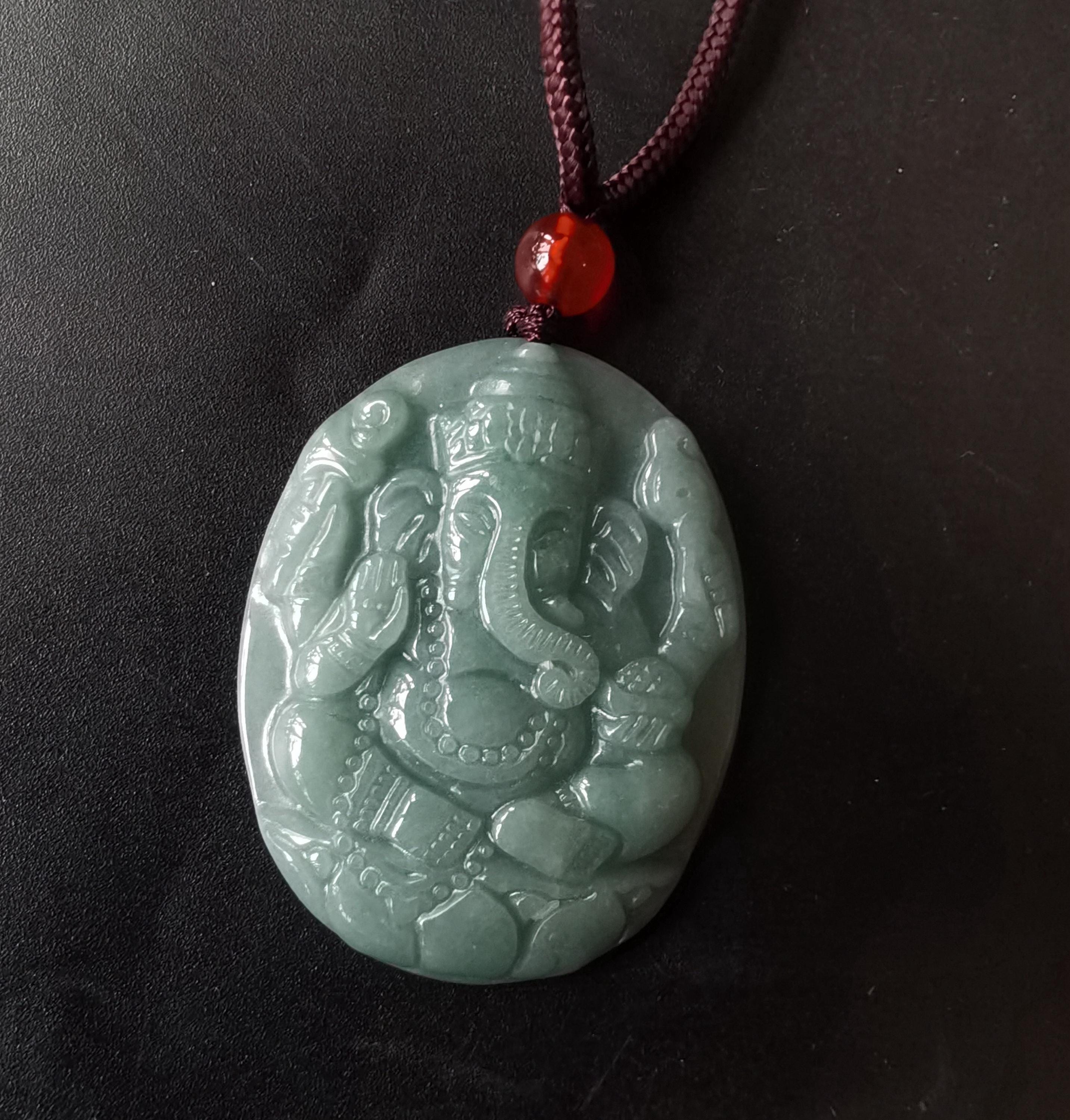 翡翠 象 ペンダント ネックレス 彫刻された翡翠のガネーシャ象ペンダント：グレードAの翡翠のお守り