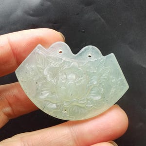 Geschnitzte Rose Ciuyu Jade Anhänger: Grüner Stein Amulett Talisman
