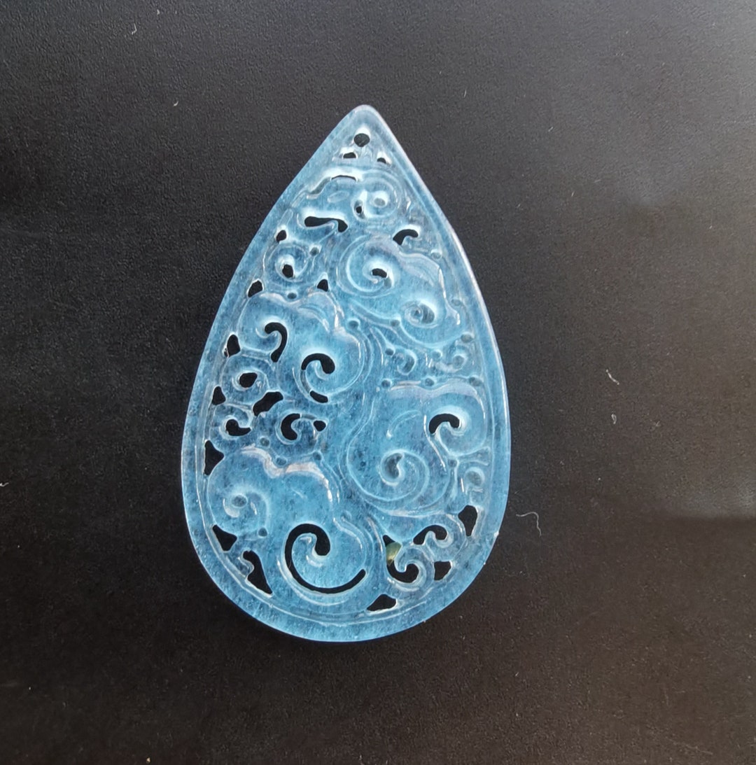 中空ティアドロップ翡翠ペンダント：如意花彫刻お守り - Etsy 日本