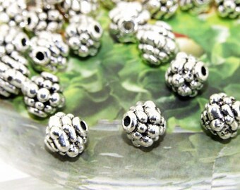 24 Beads--- Charm Dot Ball Beads  Link  Silver Plated Beads Filigree Findings Metal Connector Link Beads 8mm 3D