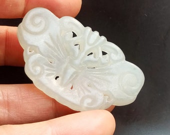 花形彫刻 ペンダント　中国美術品　天然玉 花形彫刻 ペンダント 中国美術品 天然玉