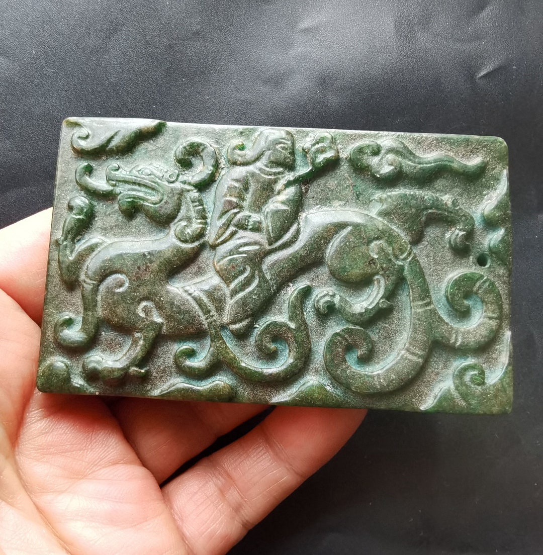天然本翡翠 龍彫刻ペンダント 緑色お守り 美しい 自然 緑 和田翡翠彫刻 中国ドラゴン フェニックス お守り