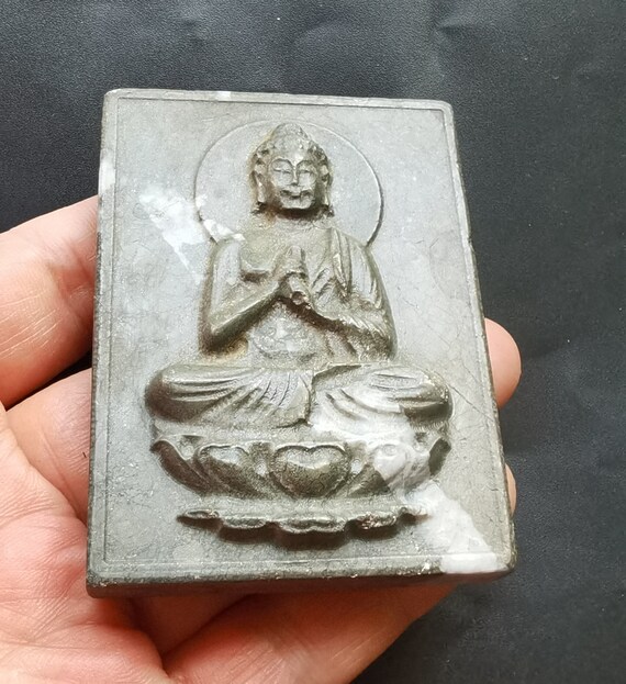 彫刻された仏像銅翡翠石ペンダント：長方形のお守り（68mmx50mmx13mm 