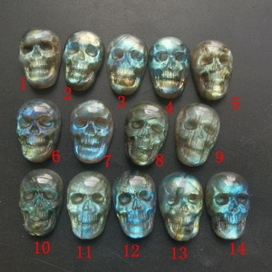 Labradorit Cabochon Carving Skull Oval, blauer Lavendel Feuer Blitz, mit rohem Rücken, Kristall, Unisex Geschenk, Naturstein, Schutzstein