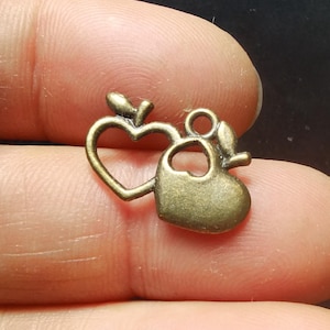 30pcs,Charm love heart,apply Antique Bronze,Brass Filigree Metal pendant with Loop,jewelry fitting link,Jewelry Components diy Findings--A0