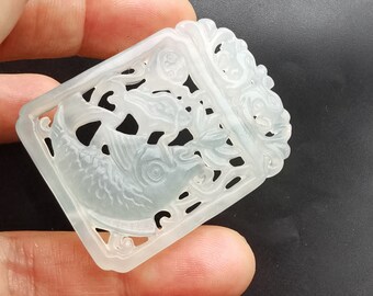 彫刻された白翡翠のペンダント：魚、蓮、龍のお守り - Etsy 日本