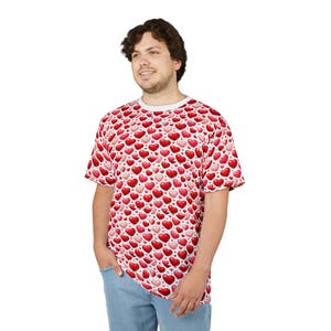 -shirt rouge à motif coeur | T-shirt coeurs imprimés sur l'ensemble