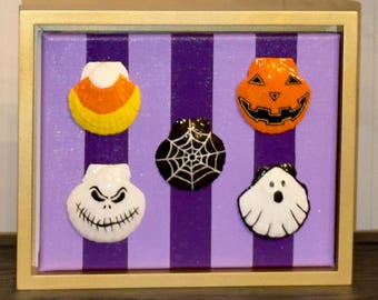 Quadro di Halloween dipinto a mano con conchiglie, caramelle di mais, zucca, fantasma e ragnatela (su tela)