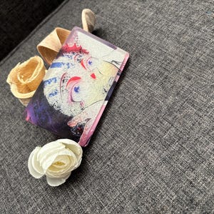 Akaza Quicksand Acrylic Stand – Dual Form Transformation