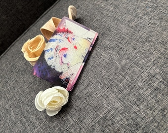 Akaza Quicksand Acrylic Stand – Dual Form Transformation